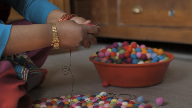 Bolletjeskleed_Nepal_scenes_3vrouwen_V10 GRADED.Still019