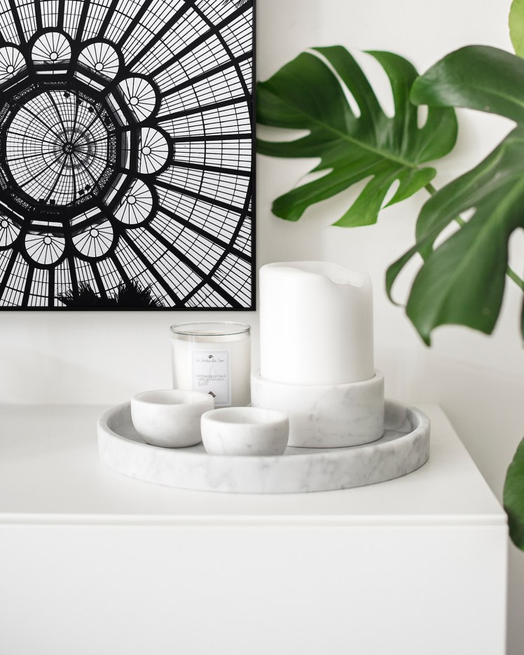 SET-2-CIOTOLE-PICCOLE-IN-MARMO-BIANCO-DI-CARRARA-FOTOAMBIENTATA-balizroom-designblog-marbledesign