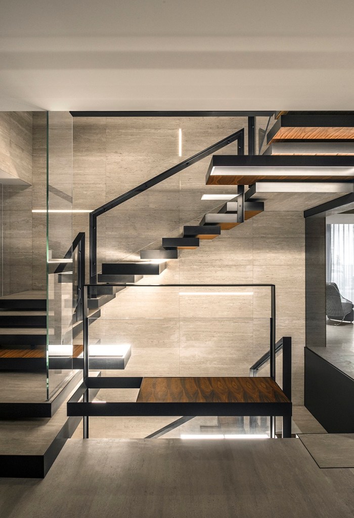 balizroom-studiolipparini-pechino-casa-shadowcreek-scala-palissandro-metallo