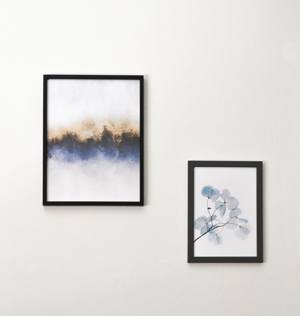 Stampe blue e azzurre di poster store per decorare il salotto 